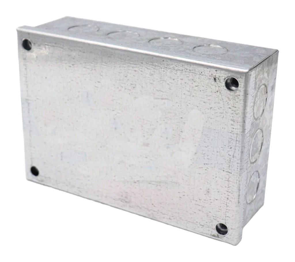 150 x 100 x 50mm (6 x 4 x 2″) Adaptable Box: Knockouts