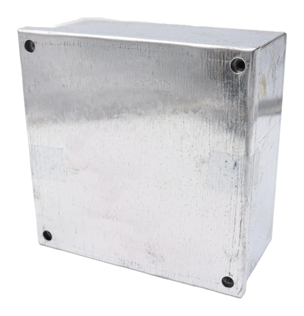 150 x 150 x 75mm (6 x 6 x 3″) Adaptable Box: Plain